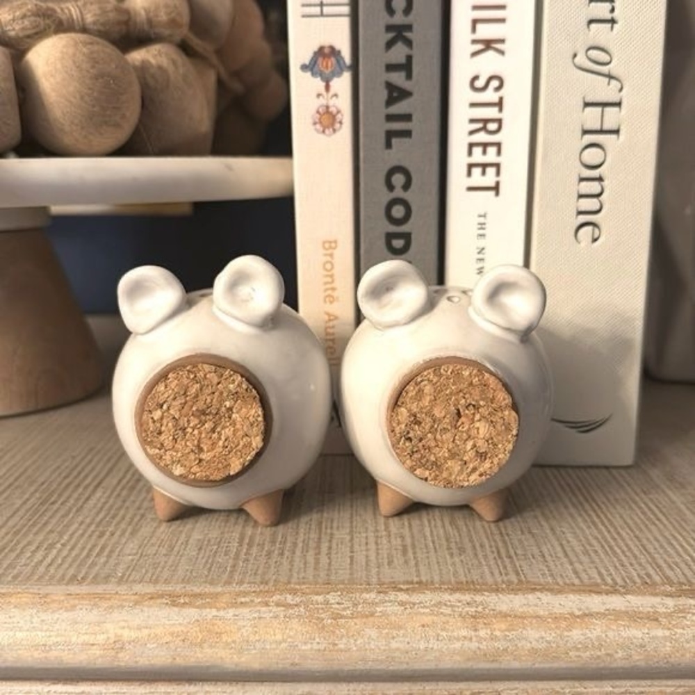Crate&Barrel Pig Salt Pepper Shakers - Oink